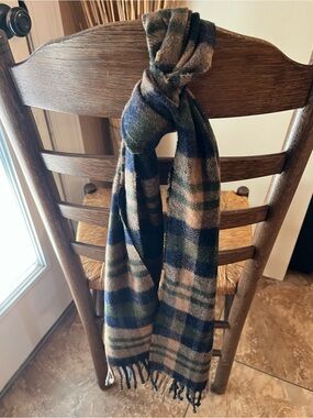 Signature Carrington Lambswool Plaid Fringe Scarf Made in Italy Green Navy